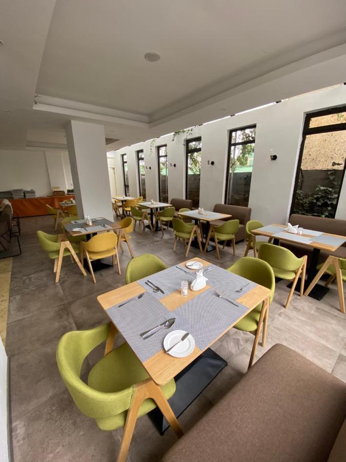 Cot Hotel Addis Abeba Esterno foto