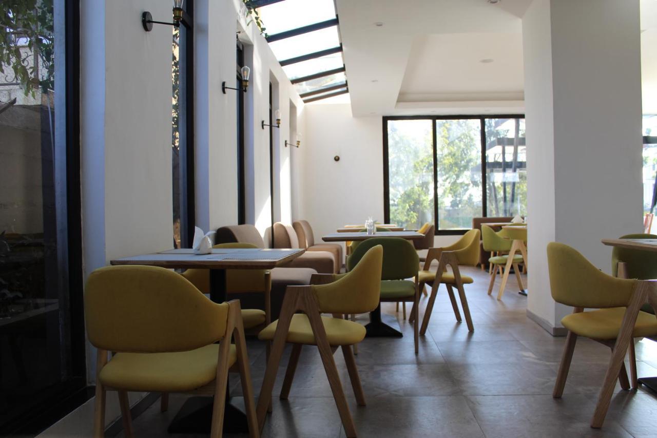 Cot Hotel Addis Abeba Esterno foto