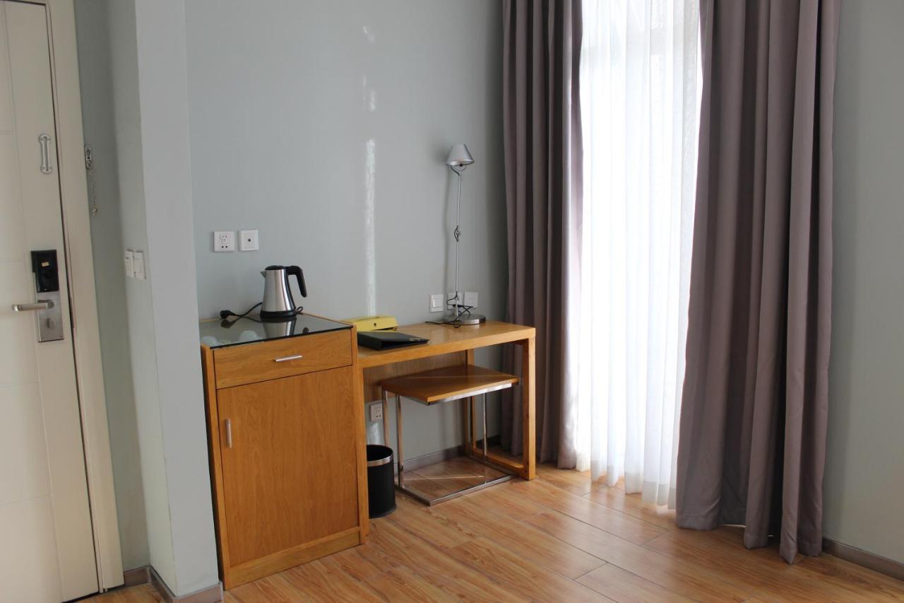 Cot Hotel Addis Abeba Esterno foto