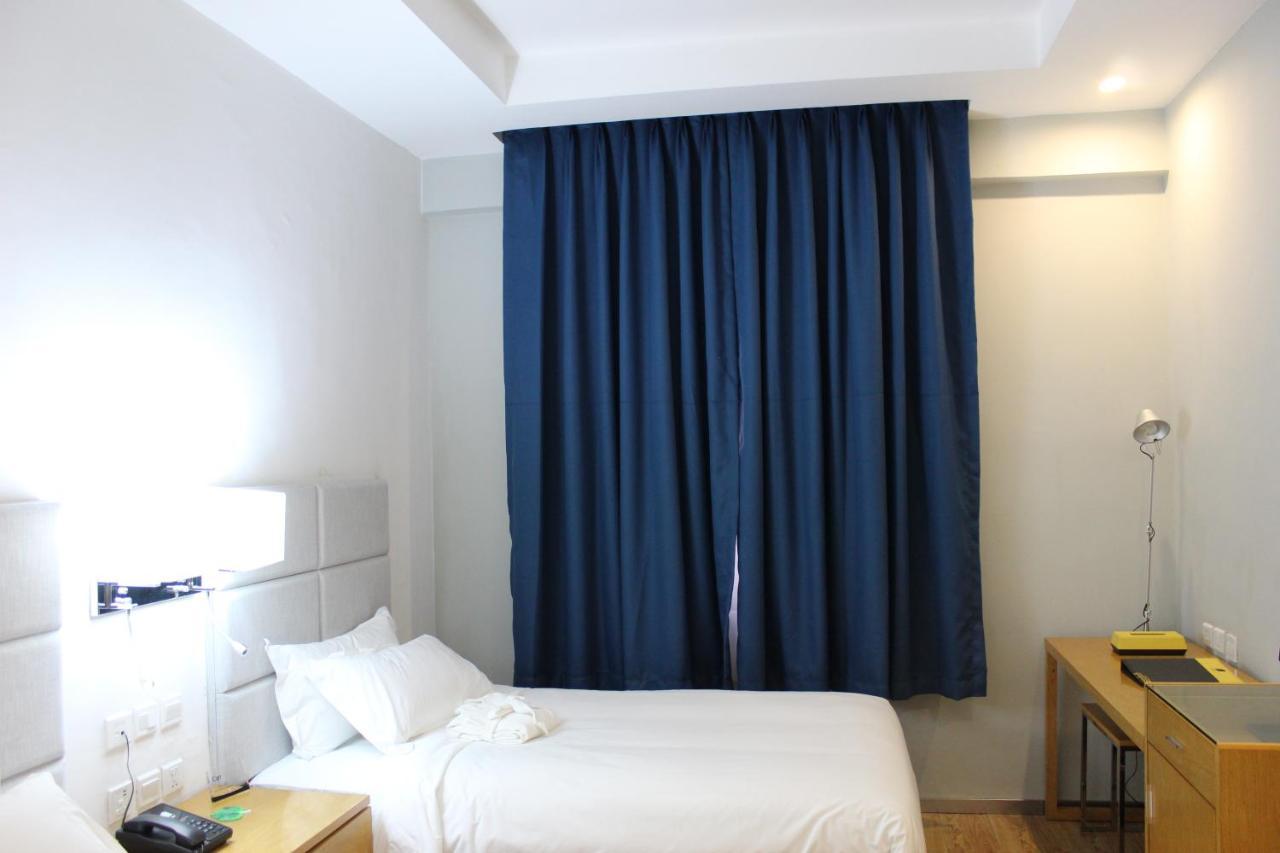 Cot Hotel Addis Abeba Esterno foto